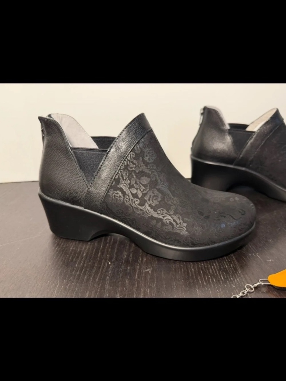 NWOT Alegria Natalee Goth Black Leather Floral Chelsea Boots Wm EU 37/US 7-7.5